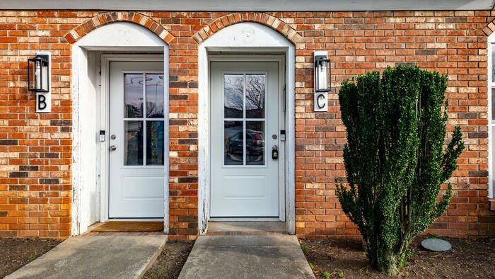100 Lynn Cir #H - Photo 4 of 26