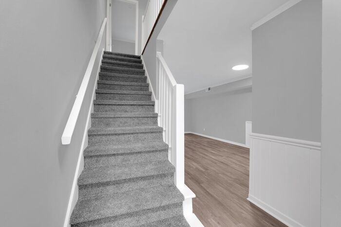 100 Lynn Cir #H - Photo 6 of 26