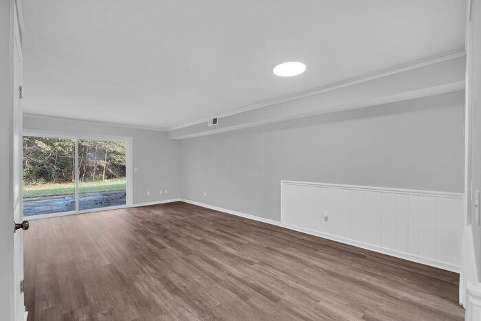 100 Lynn Cir #H - Photo 7 of 26