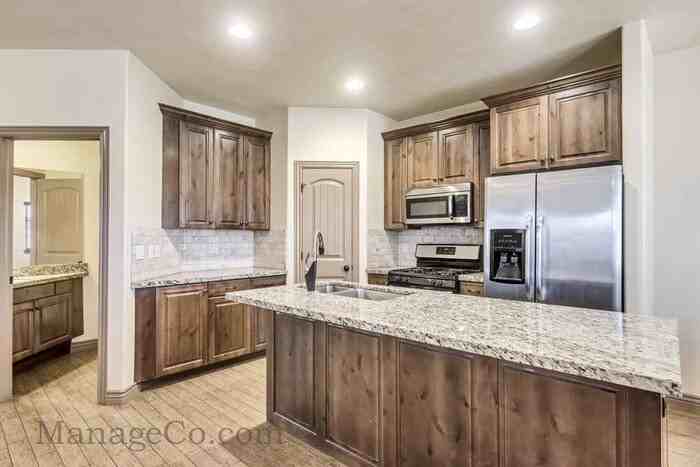 778 S 1840 W - Photo 7 of 17