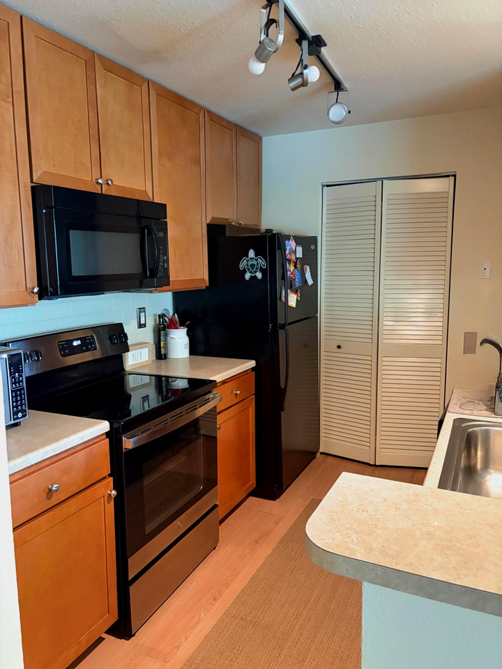 278 Alexandra Dr #15 - Photo 6 of 11