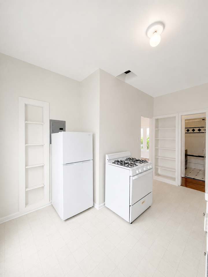 638 N Orange Dr #1-2 - Photo 5 of 12
