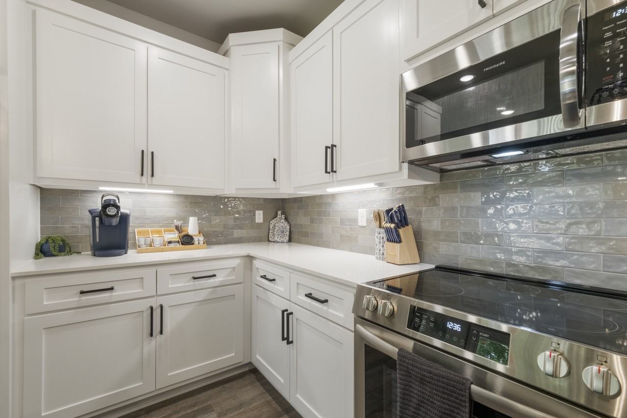 511 W Fort Worth St #511 - Photo 5 of 21