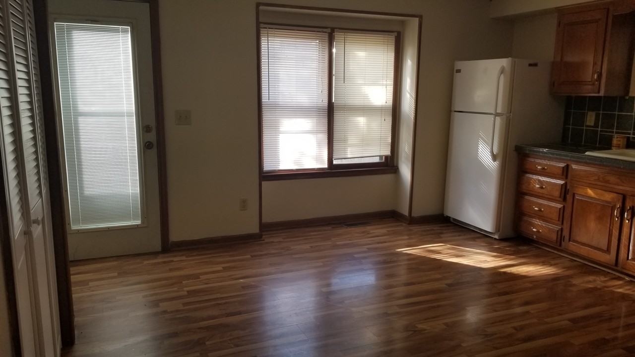 1415 E 124th St #1415 - Photo 3 of 15