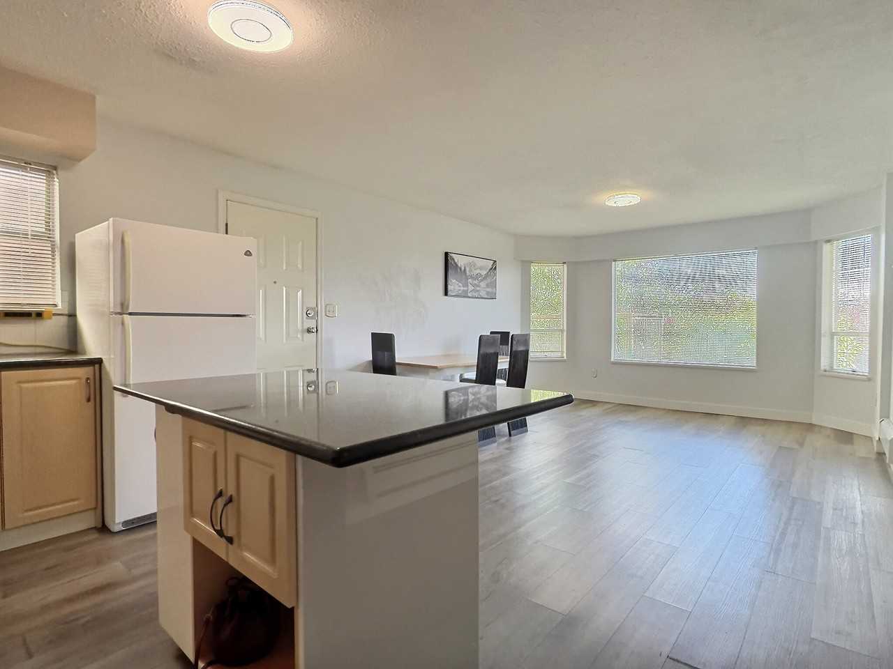 2215 Qualicum Dr - Photo 2 of 6
