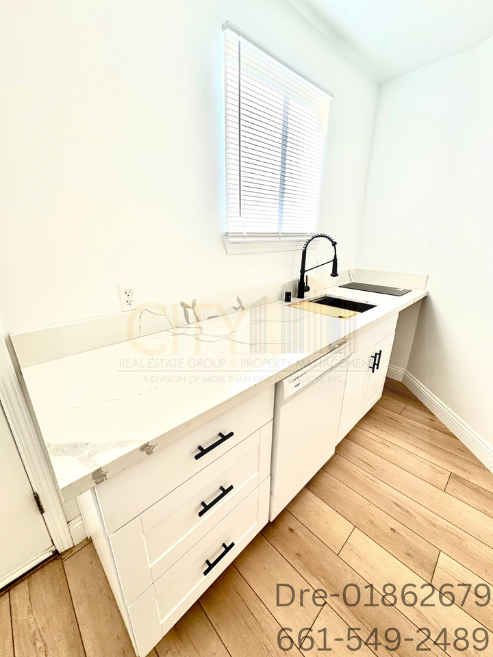 2709 17th St #2 - Photo 4 of 8
