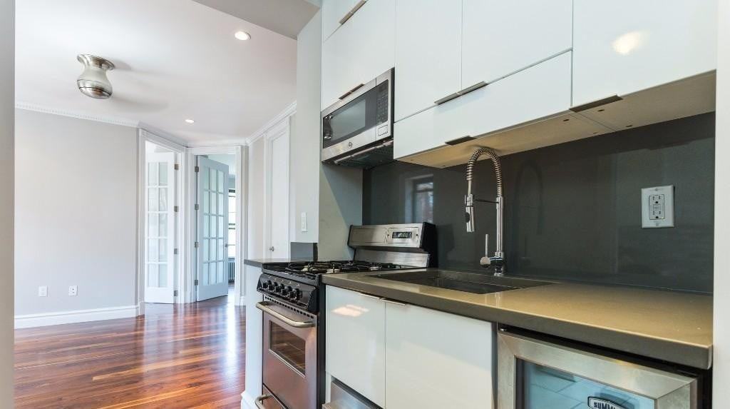 1590 Lexington Ave #12 - Photo 4 of 6