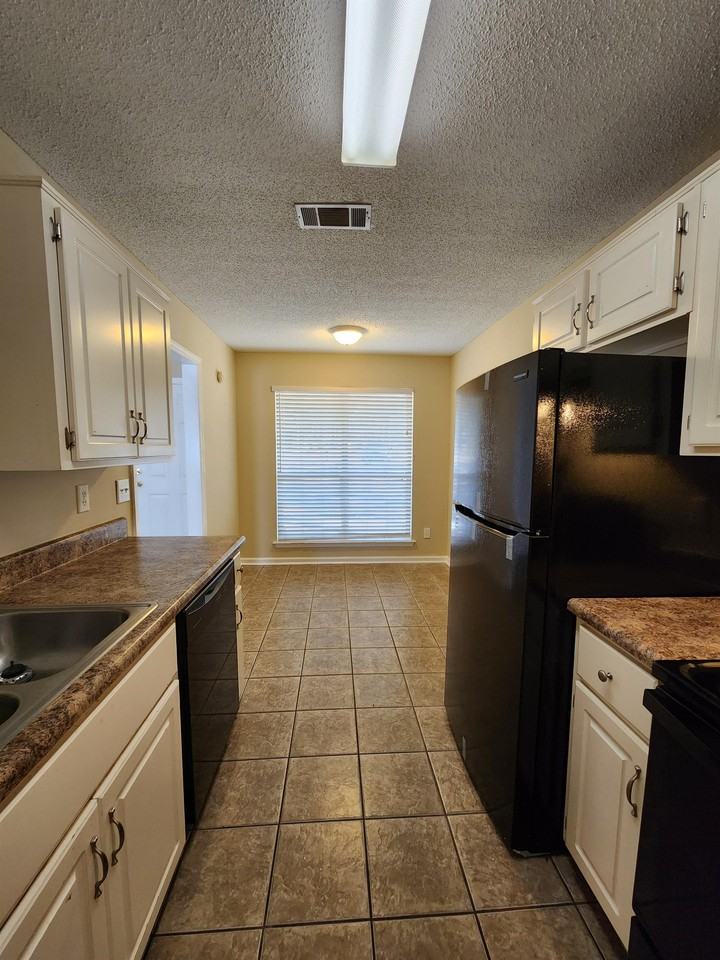 154 Nacoochee Dr #1 - Photo 3 of 11