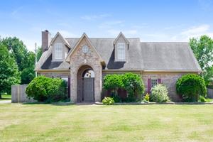 featured image of 15 Austin Cir