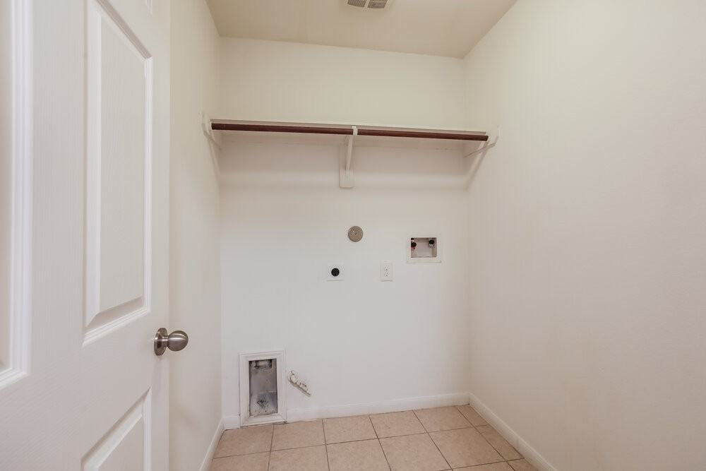 21519 Kings Bend Dr - Photo 7 of 16