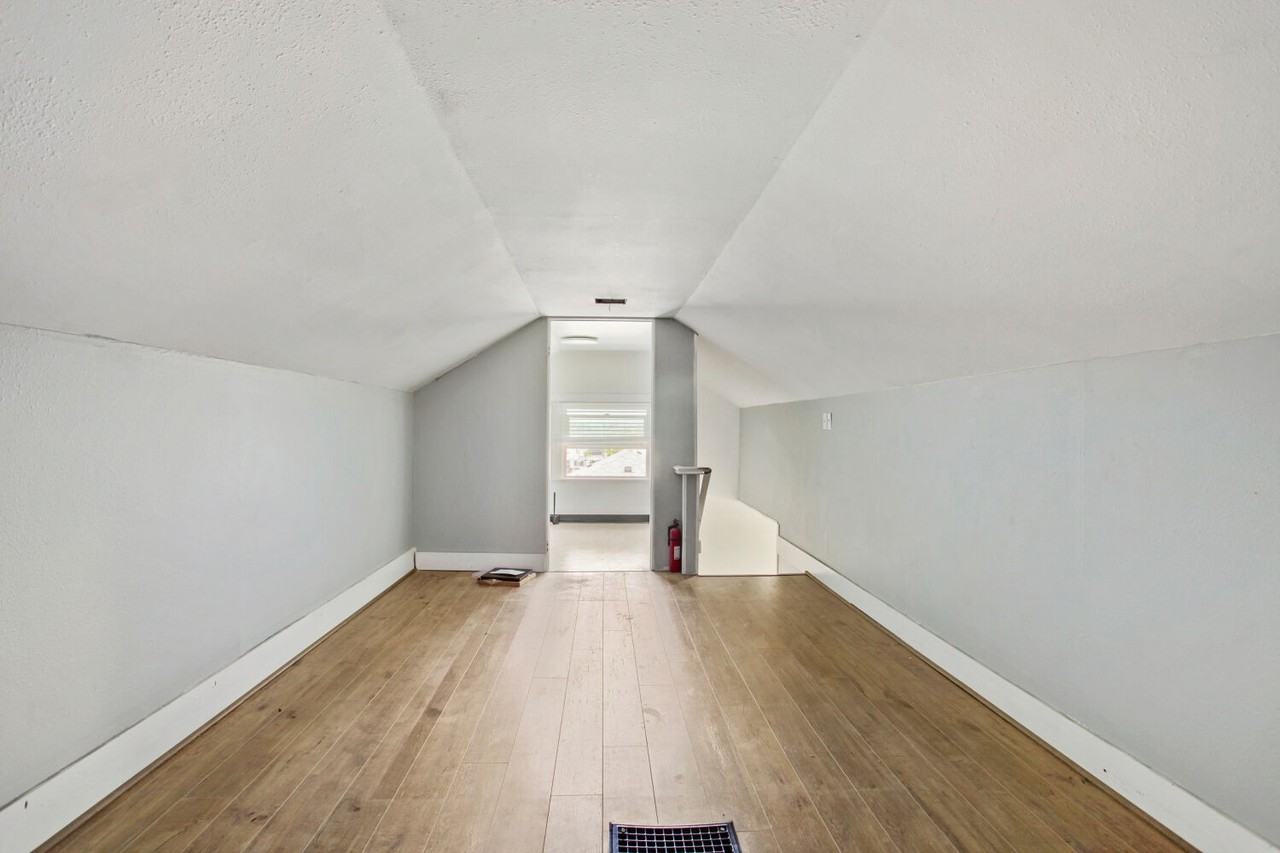 1775 Ne Buffalo St #1 - Photo 5 of 10