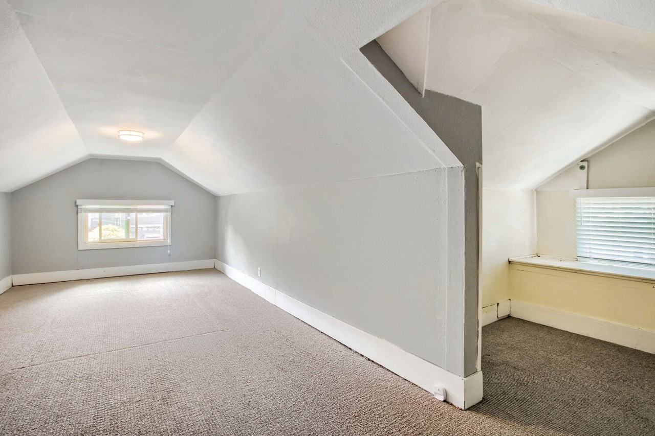 1775 Ne Buffalo St #1 - Photo 6 of 10