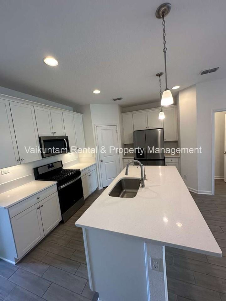 234 Brandon Lakes Dr #1 - Photo 3 of 50