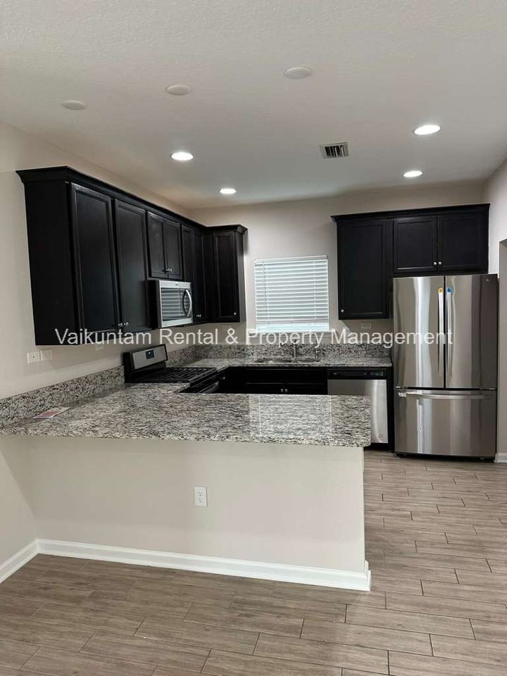 234 Brandon Lakes Dr #1 - Photo 4 of 50