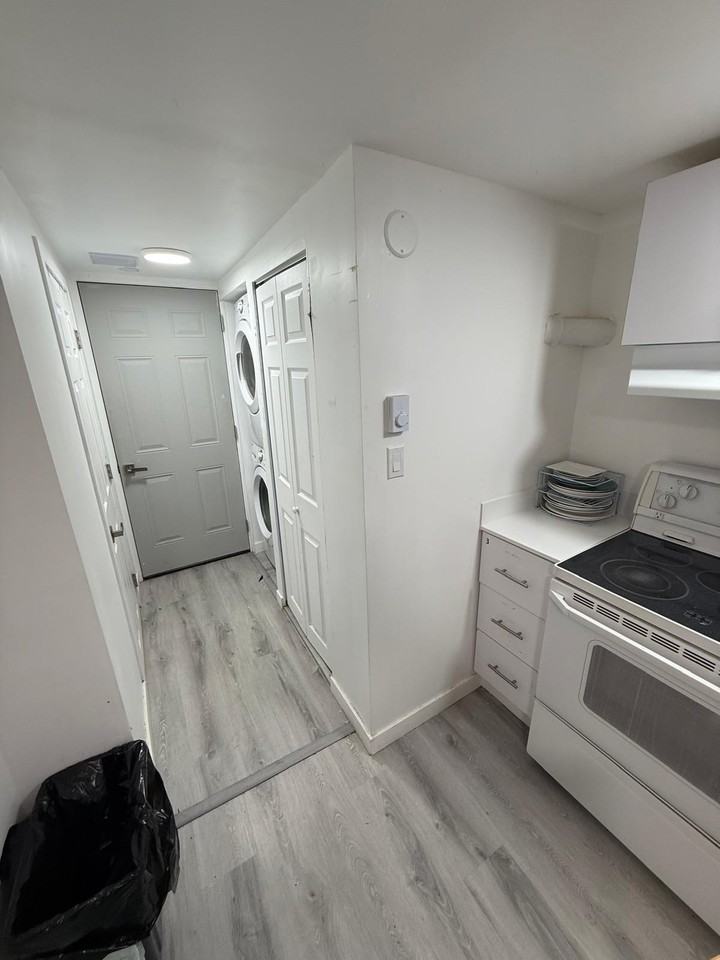 3513 Vanness Avenue - Photo 3 of 6