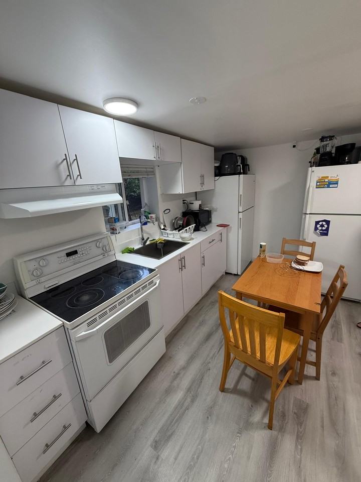 3513 Vanness Avenue - Photo 2 of 6