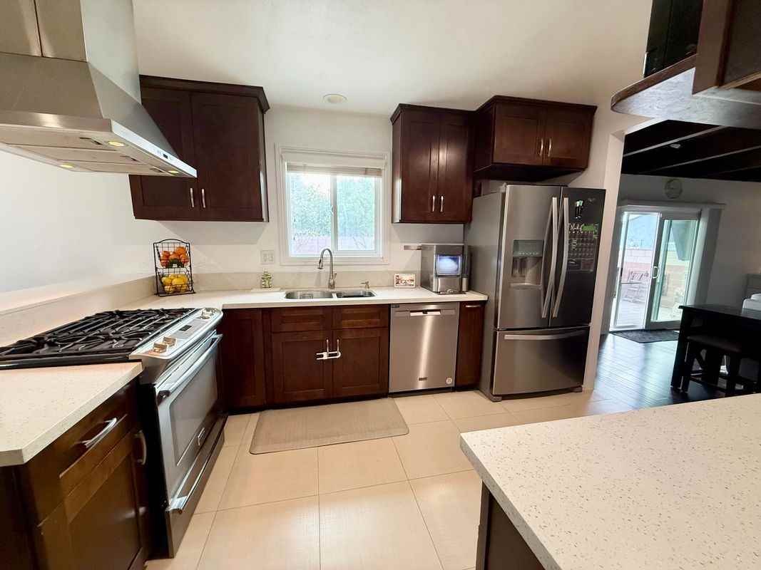 13202 Lucille St - Photo 3 of 23