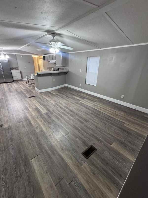 15637 Sims Ln - Photo 2 of 20