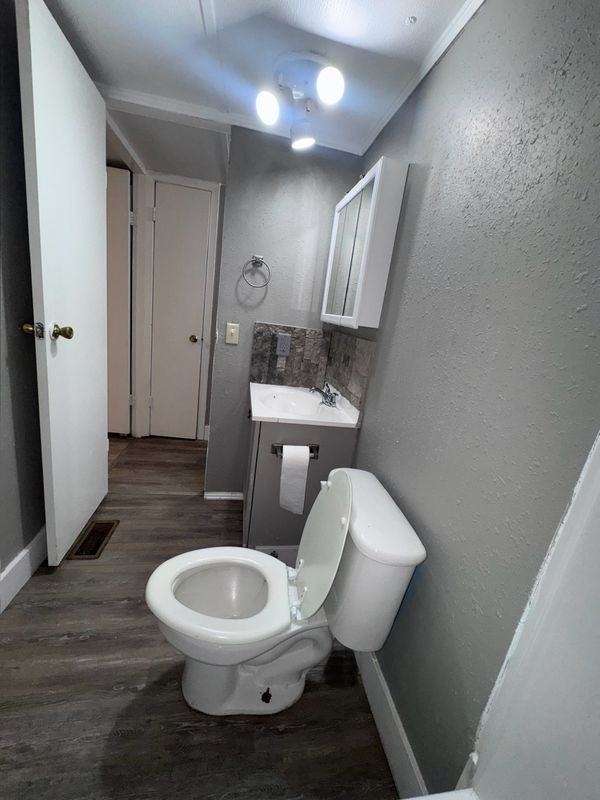 15637 Sims Ln - Photo 4 of 20