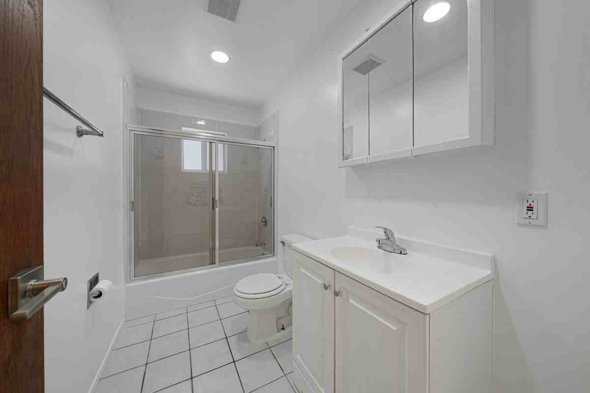 3025 Sherwood Ave - Photo 4 of 14