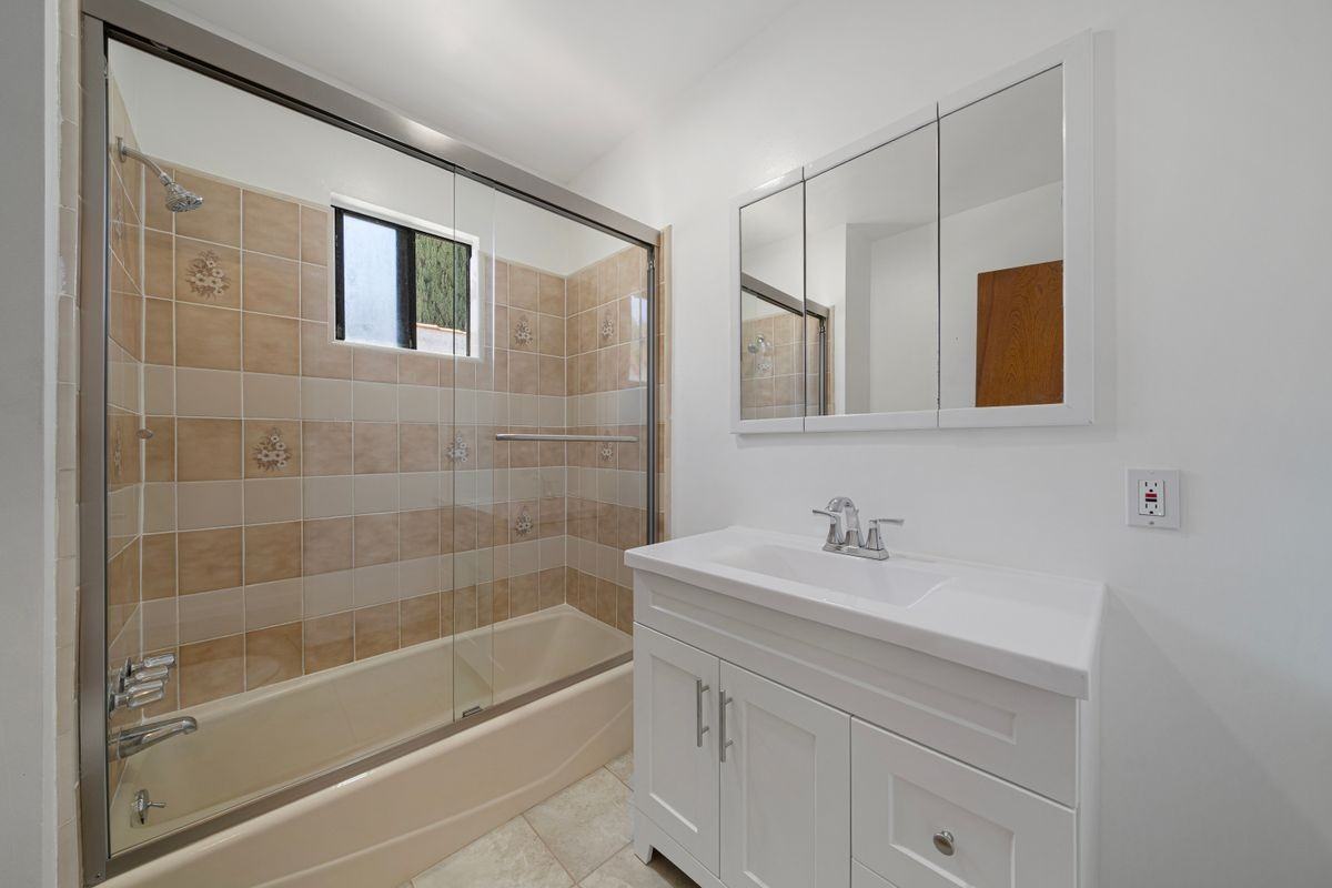 3025 Sherwood Ave - Photo 5 of 14