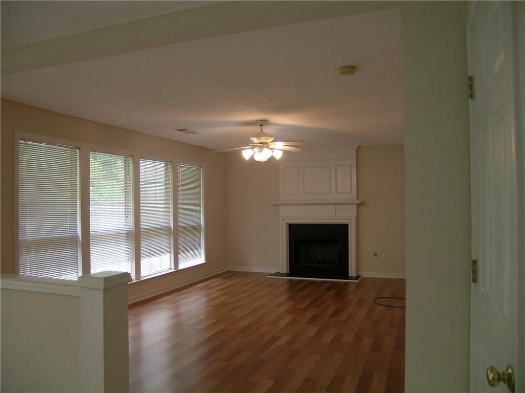 3674 Kentford Ln - Photo 4 of 12