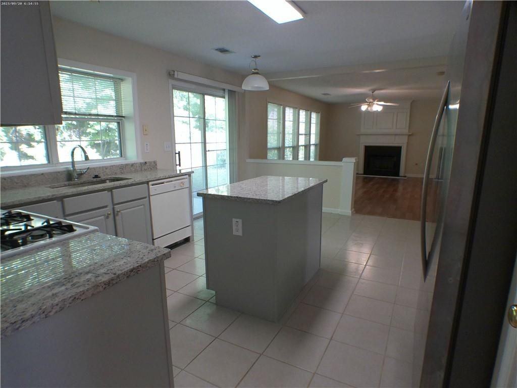 3674 Kentford Ln - Photo 6 of 12