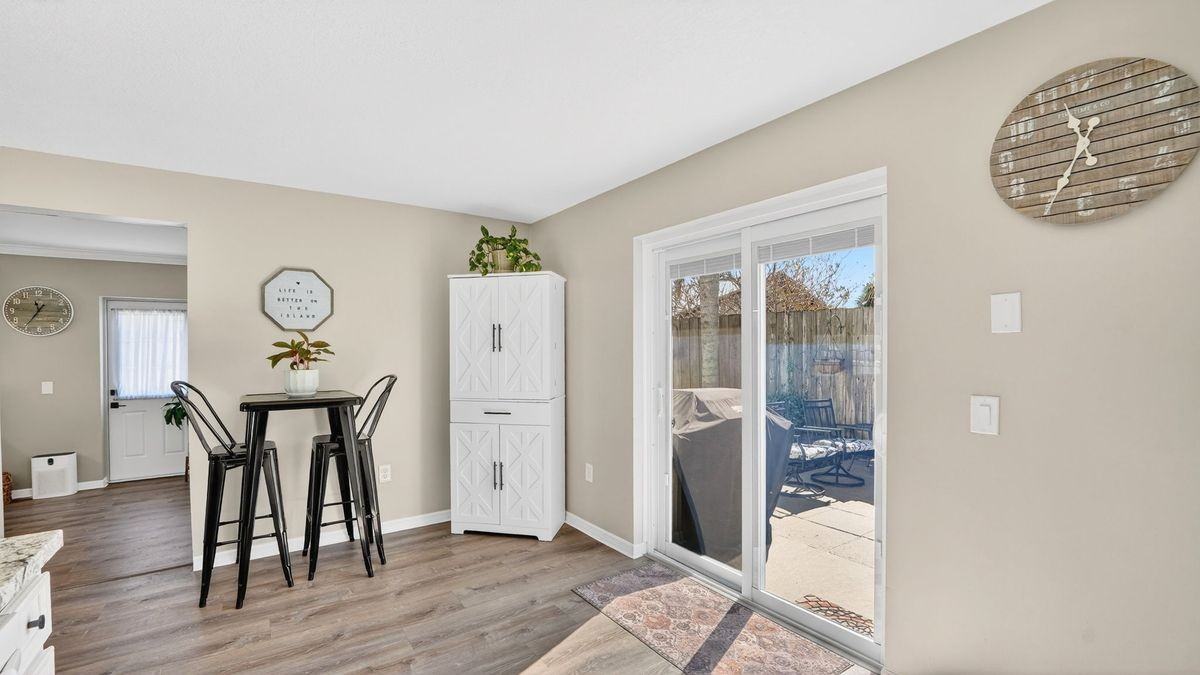 425 Via Valencia Ct - Photo 5 of 47
