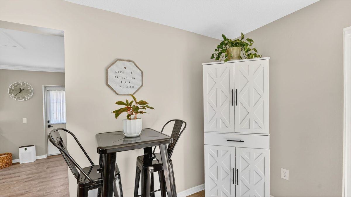 425 Via Valencia Ct - Photo 6 of 47