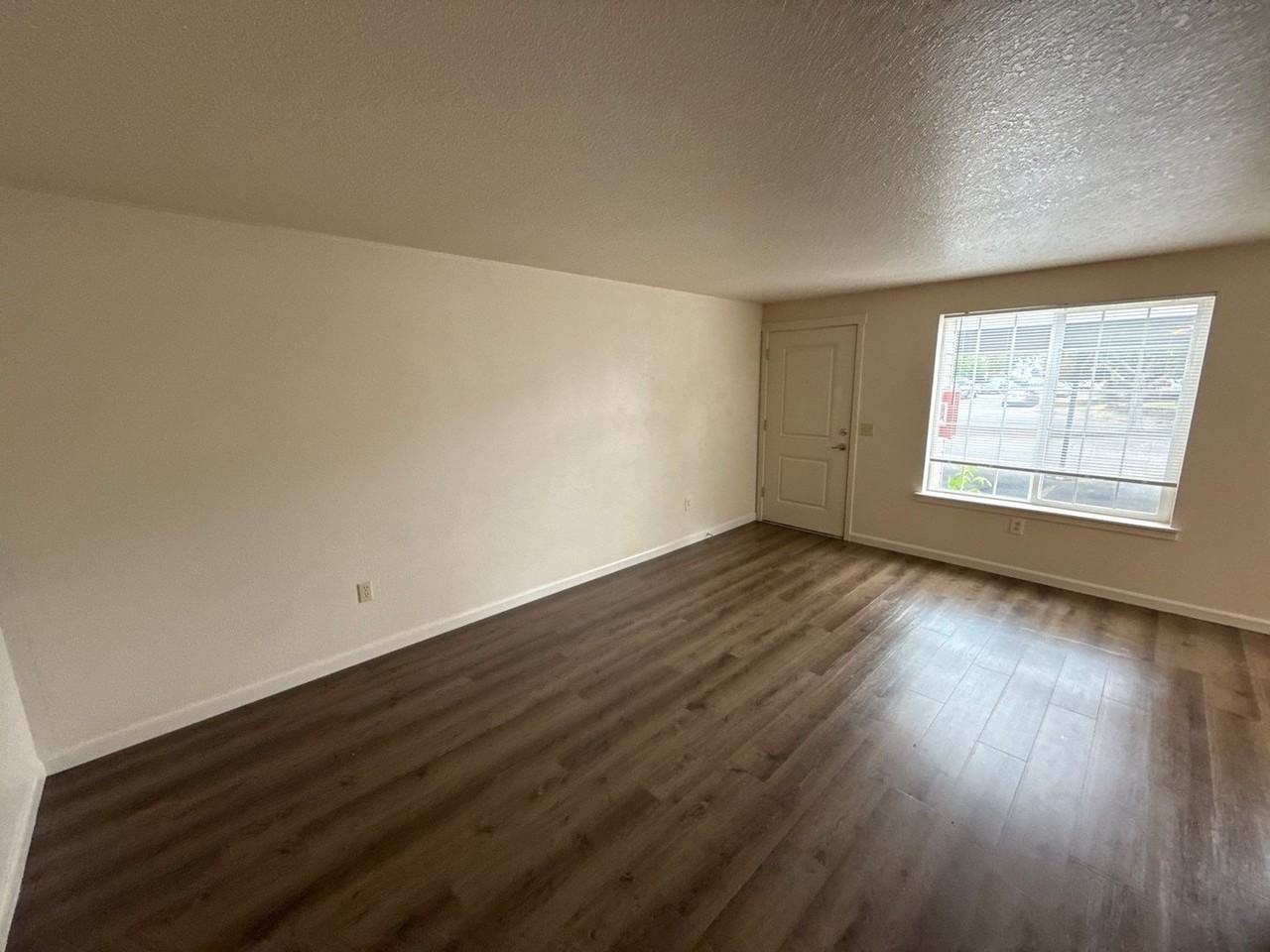 903 Bryan Ct - Photo 5 of 24