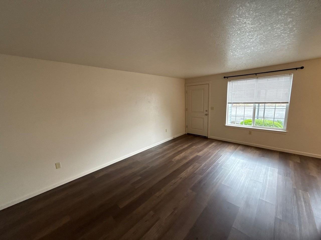 915 Bryan Ct - Photo 5 of 25