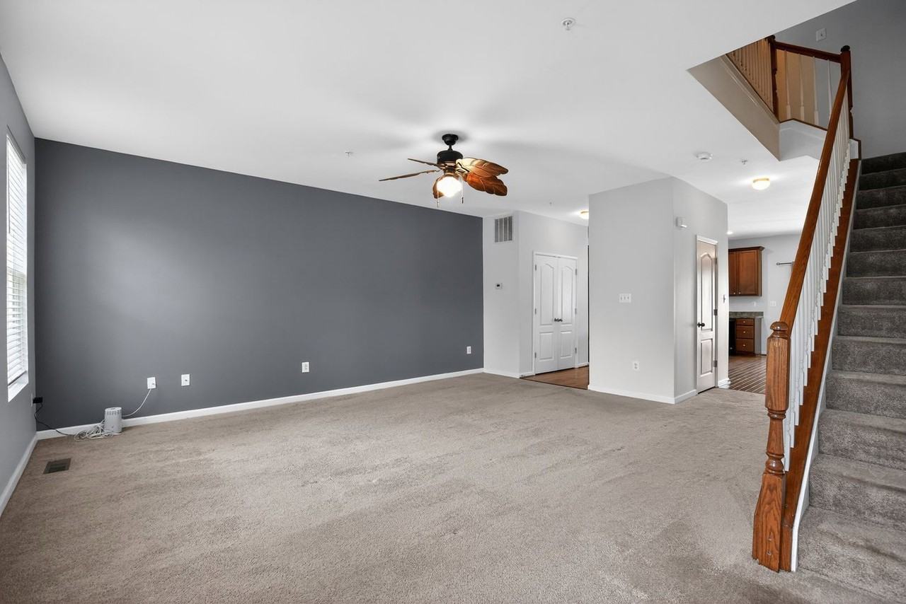 2864 Hedgerow Pl - Photo 2 of 16