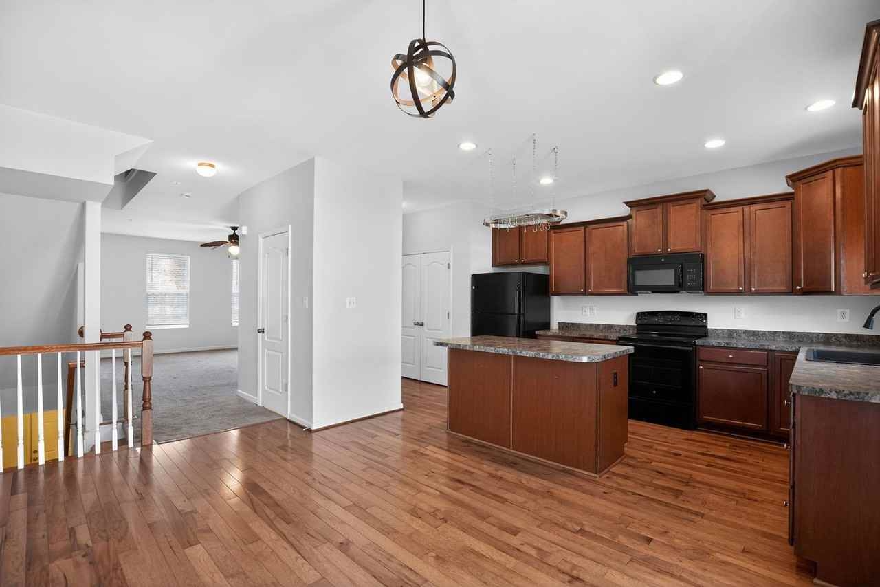 2864 Hedgerow Pl - Photo 3 of 16