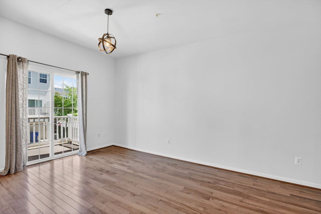 2864 Hedgerow Pl - Photo 6 of 16
