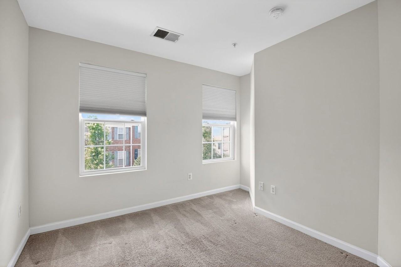 2864 Hedgerow Pl - Photo 7 of 16