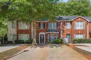 featured image of 5625 Strathmoor Manor Cir