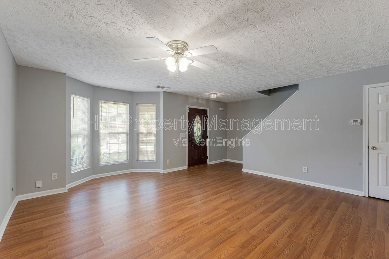 5625 Strathmoor Manor Cir - Photo 2 of 12