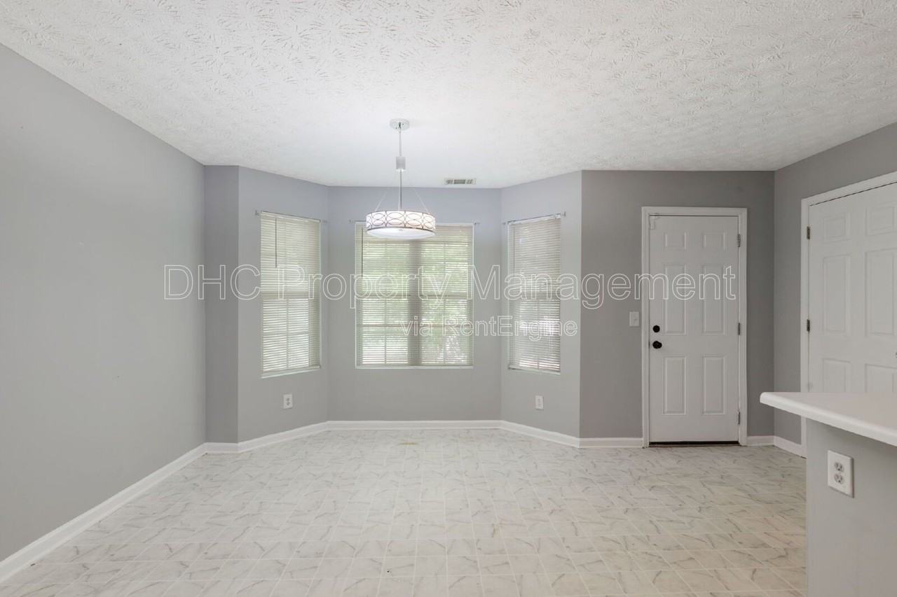 5625 Strathmoor Manor Cir - Photo 3 of 12