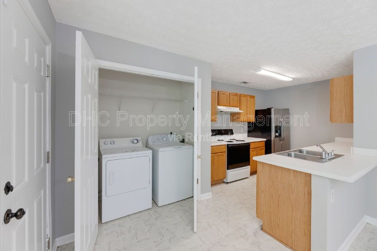 5625 Strathmoor Manor Cir - Photo 4 of 12