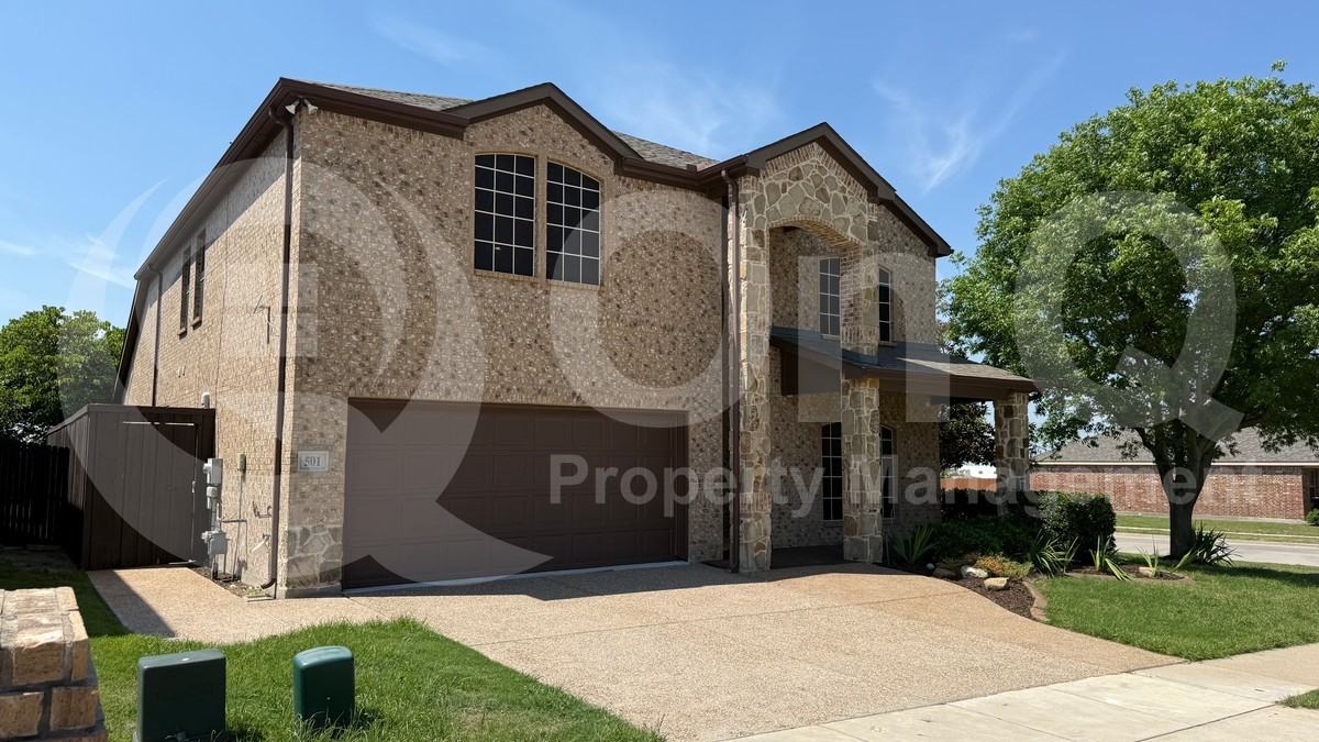 501 Lipizzan Ln - Photo 2 of 29
