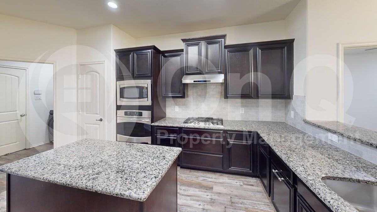 501 Lipizzan Ln - Photo 4 of 29