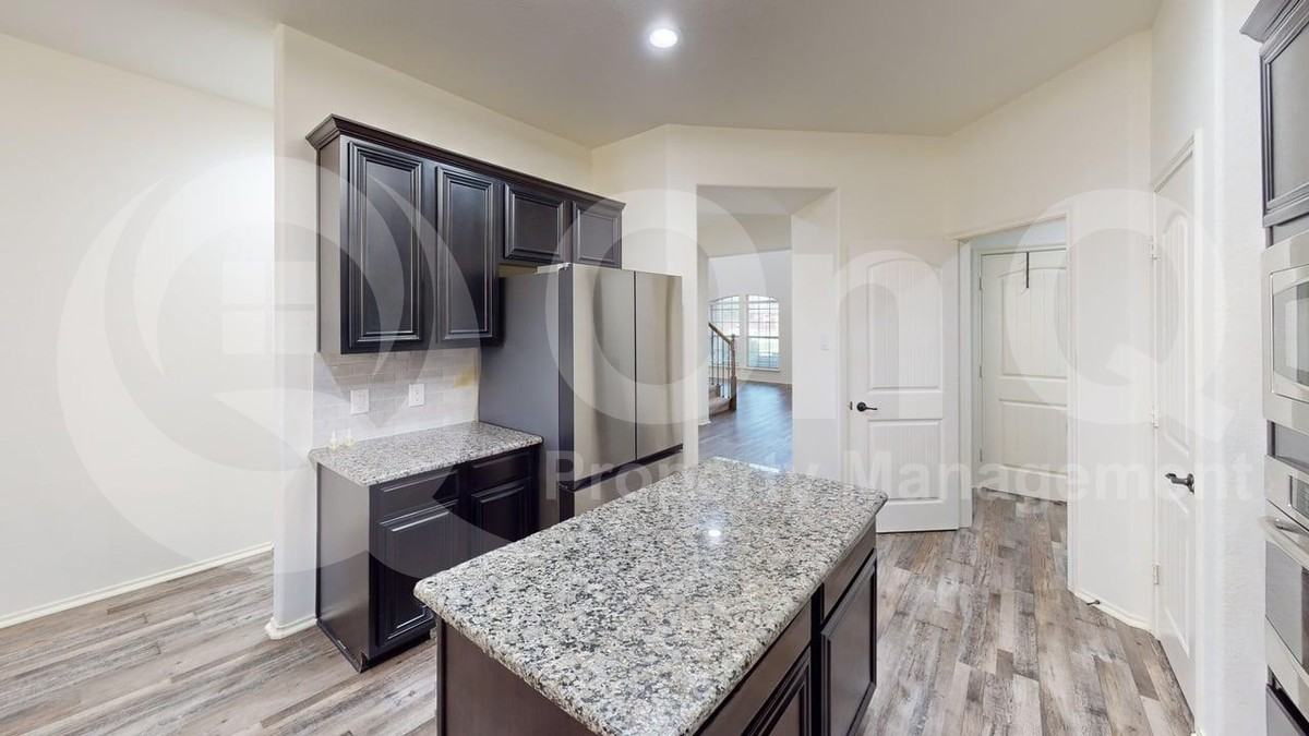501 Lipizzan Ln - Photo 5 of 29