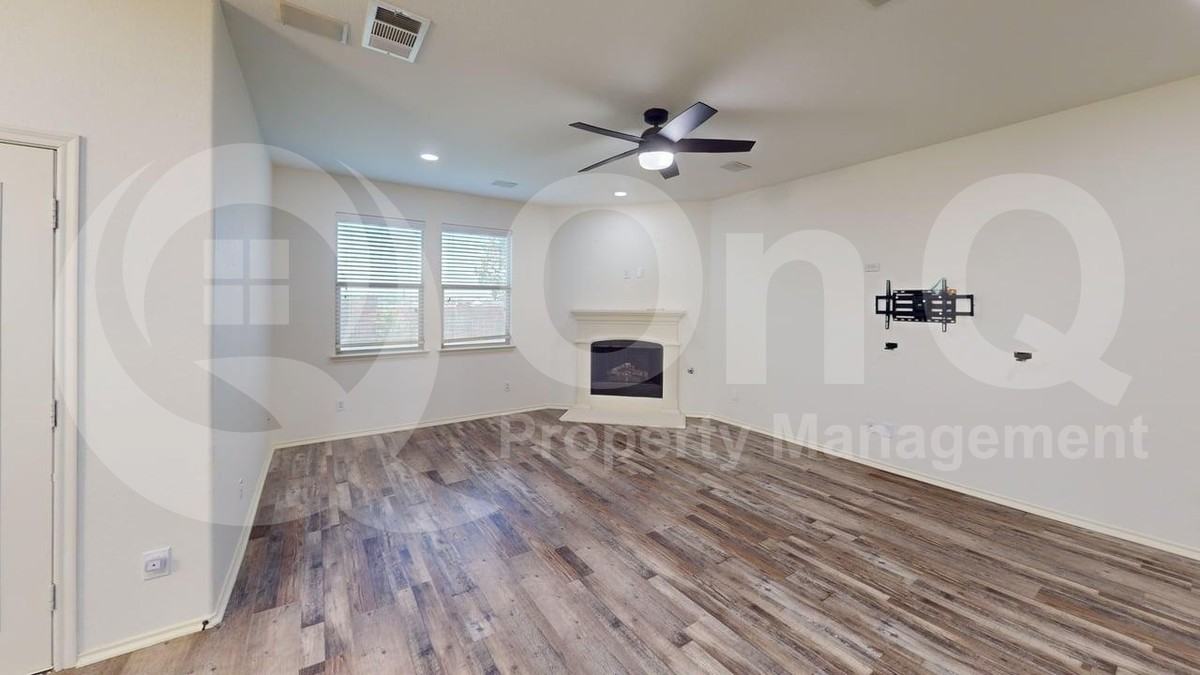501 Lipizzan Ln - Photo 6 of 29