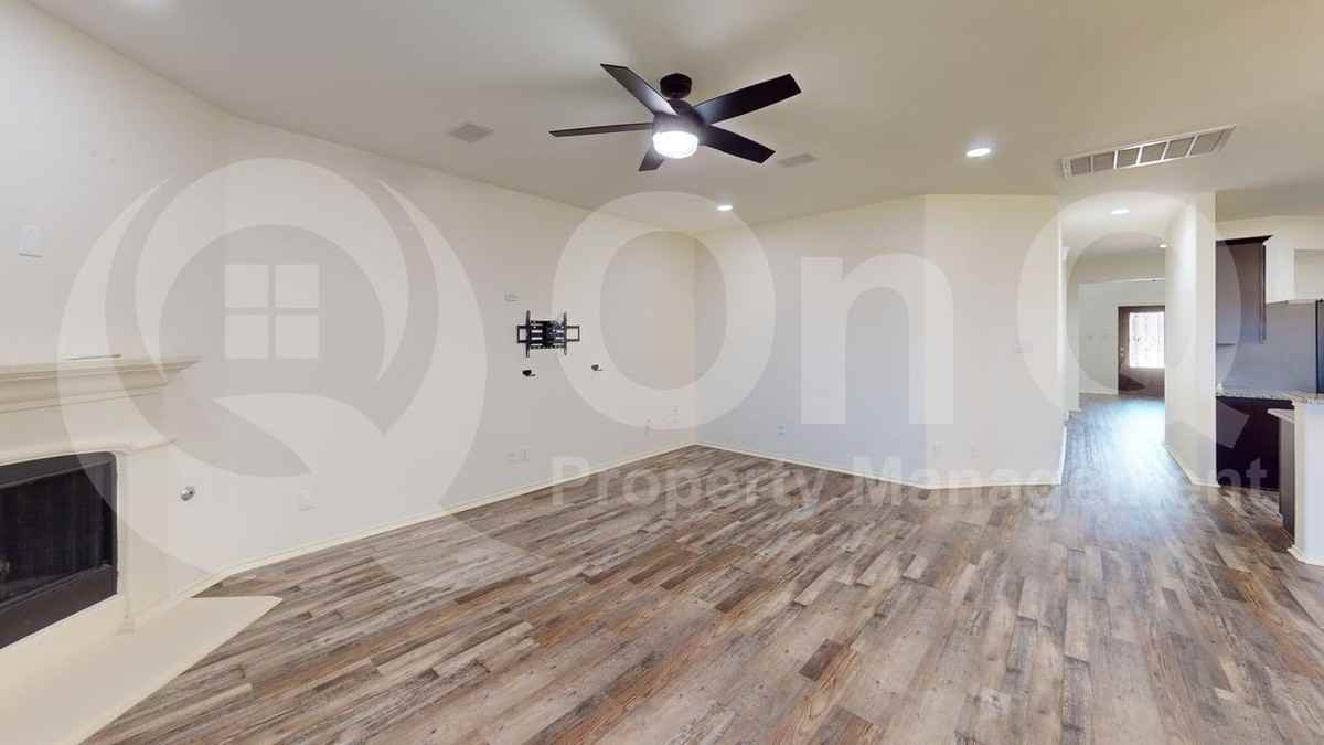 501 Lipizzan Ln - Photo 7 of 29