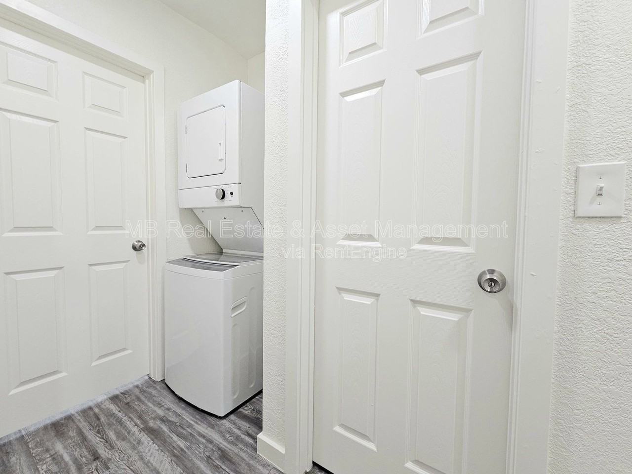 1527 E Oak St #1 - Photo 4 of 9