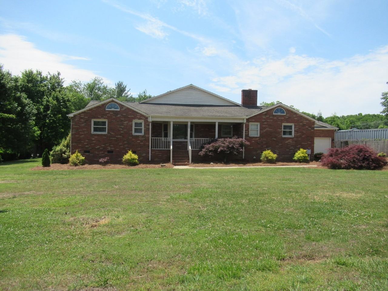 7800 Cherry Point Dr - Photo 2 of 37
