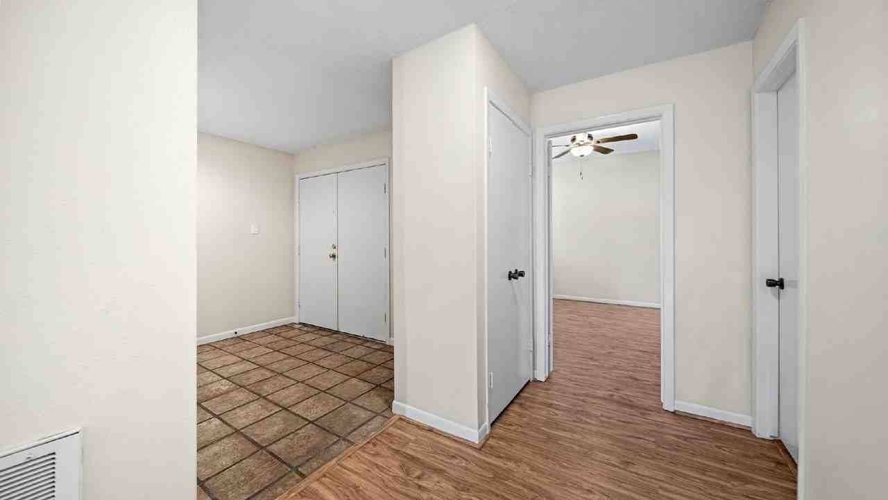 12 Hallmark Dr - Photo 6 of 34
