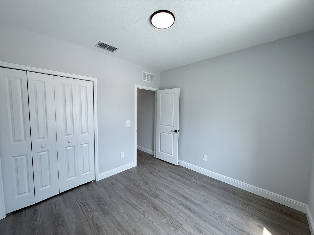 6941 Dickinson Dr - Photo 4 of 19