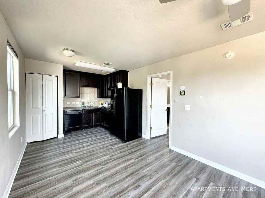 315 Rachel St #C - Photo 3 of 8