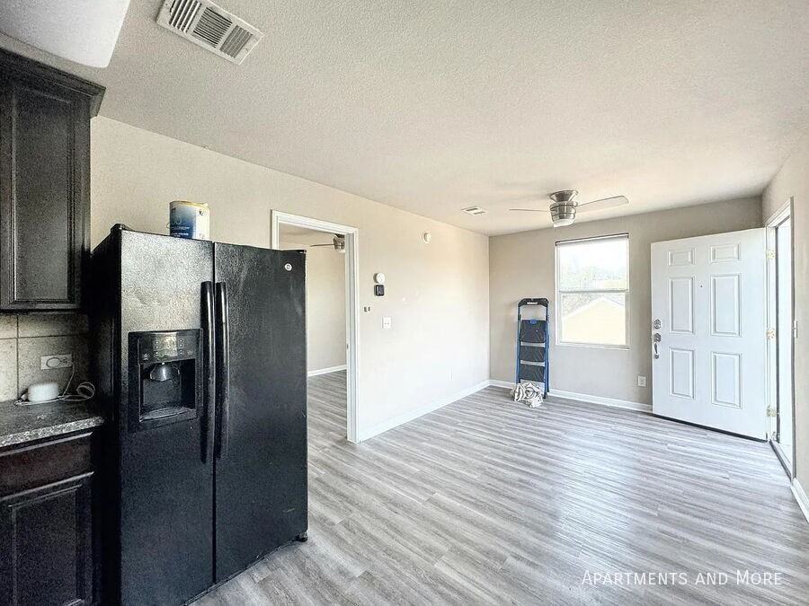 315 Rachel St #C - Photo 4 of 8